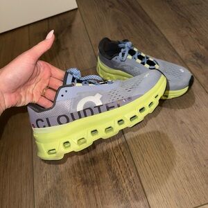 ON Cloud tennis shoes